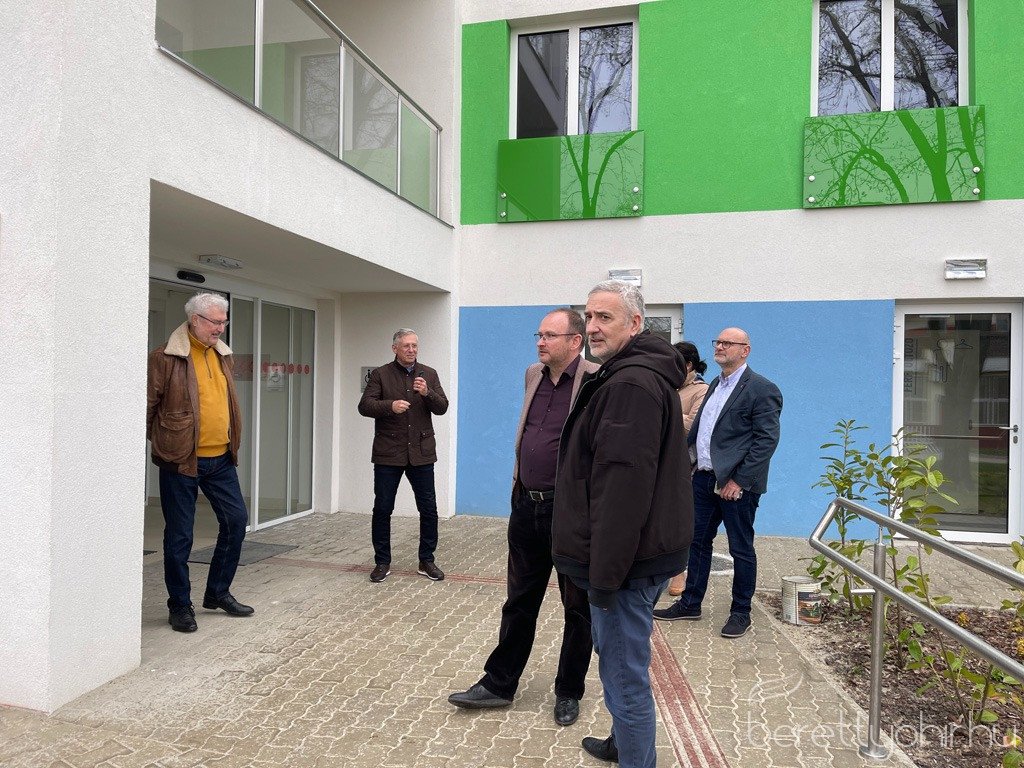 ne_elj_uveghazban 15